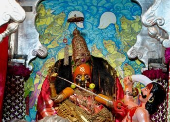 दुर्गाष्टमी निमित्ताने श्री तुळजाभवानी देवींची महिषासुरमर्दिनी अलंकार पूजा संपन्न