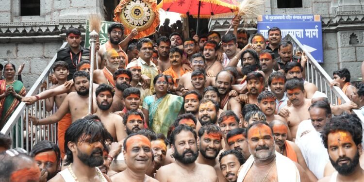 तुळजाभवानी मंदिरात घटोत्थापना
