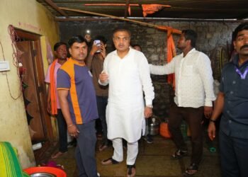 हे संकट अभूतपूर्व, आपण शेतकऱ्यांसमवेतआमदार पाटील यांनी कळंब तालुक्यातील नुकसानग्रस्त गावांची केली पाहणी