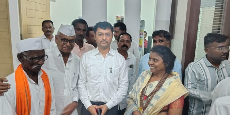 स्वातंत्र्य सैनिकांच्या पाल्यांना नोकरी व शिक्षणात आरक्षण देण्याची मागणी