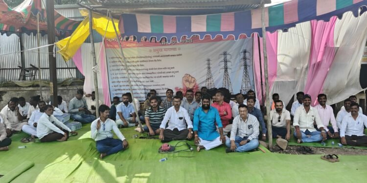 जिल्ह्यातील वीज कर्मचारी संपावरवीज कंपन्यांच्या खाजगीकरणाला विरोध