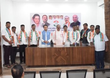 धाराशिव जिल्हयात शरद पवार गटाला धक्का, २ वेळा विधानसभा लढलेला उमेदवार काँग्रेसच्या गळाला