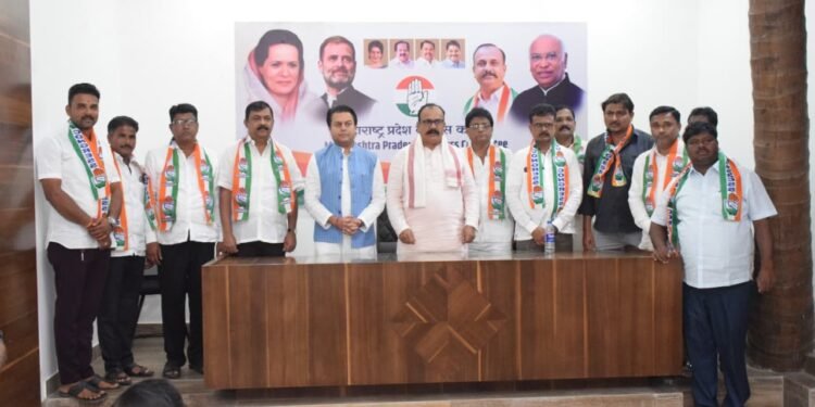 धाराशिव जिल्हयात शरद पवार गटाला धक्का, २ वेळा विधानसभा लढलेला उमेदवार काँग्रेसच्या गळाला