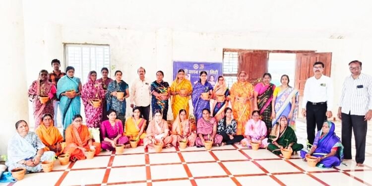 रोटरी क्लब मुरूम सिटीतर्फे तुळशी वृंदावन वाटप कार्यक्रम यशस्वीरीत्या संपन्न