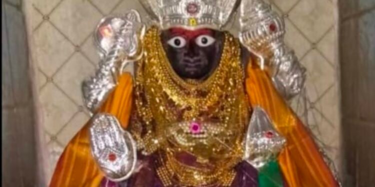 आष्टा कासार येथील पद्मावती देवीची यात्रा मोठ्या उत्साहाने पार पडली.