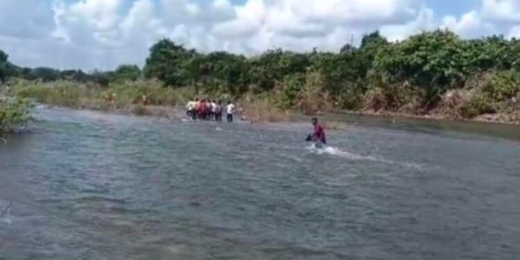 पाण्याचा प्रवाह अचानक वाढला.मायलेकीचा वाहुन गेल्यामुळे मृत्यु.