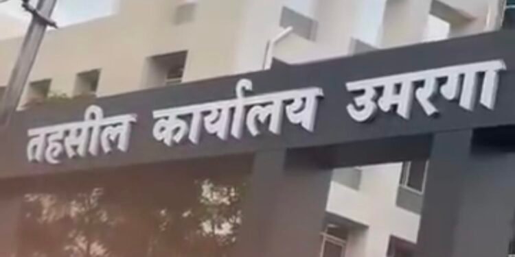 शेती वादाच्या प्रकरणात महसूल प्रशासन व लोकप्रतिनिधी कार्यालय यांच्यामार्फत संगणमताने दलाली..