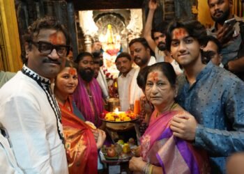 संगीतकार व गायक अजय गोगावले यांनी सहकुटुंब घेतले श्री तुळजाभवानी देवींचे दर्शन